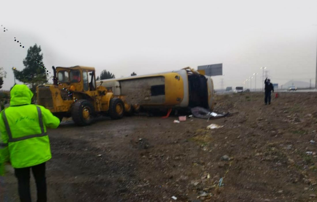 یک کشته و ۲۲ مصدوم حاصل واژگونی اتوبوس در اتوبان کرج-قزوین