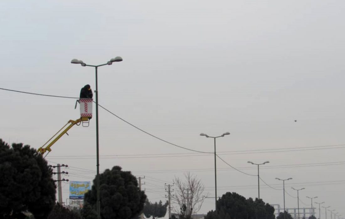 اصلاح و بهینه سازی شبکه روشنایی معابر بلوار شهید بهشتی در کمالشهر