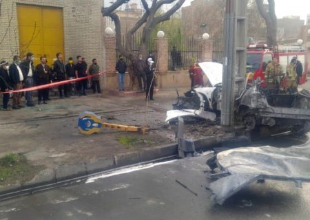 جان باختن ۳ نفر بر اثر برخورد خودرو با تیر چراغ برق در کرج