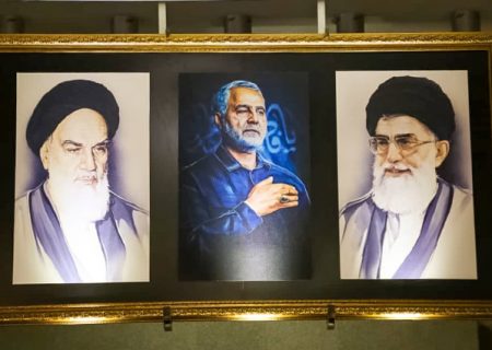 رونمایی از تابلوی نقاشی دیجیتال شهید سلیمانی در کرج