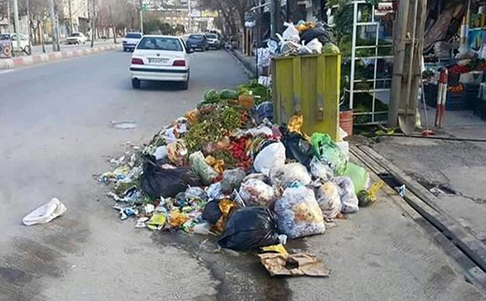 دود پرکشیدن سطل‌های زباله در کرج به چشم مردم می رود/ لزوم برخورد با مدیران خاطی