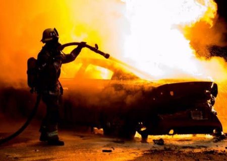 حریق خودرو در پارکینگ ساختمان مسکونی یک مصدوم برجای گذاشت