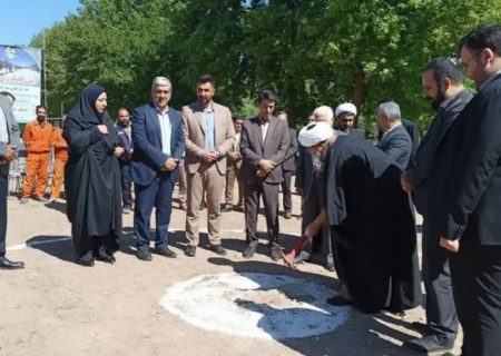 کلنگ احداث گذر فرهنگی شهر هشتگرد بر زمین زده شد