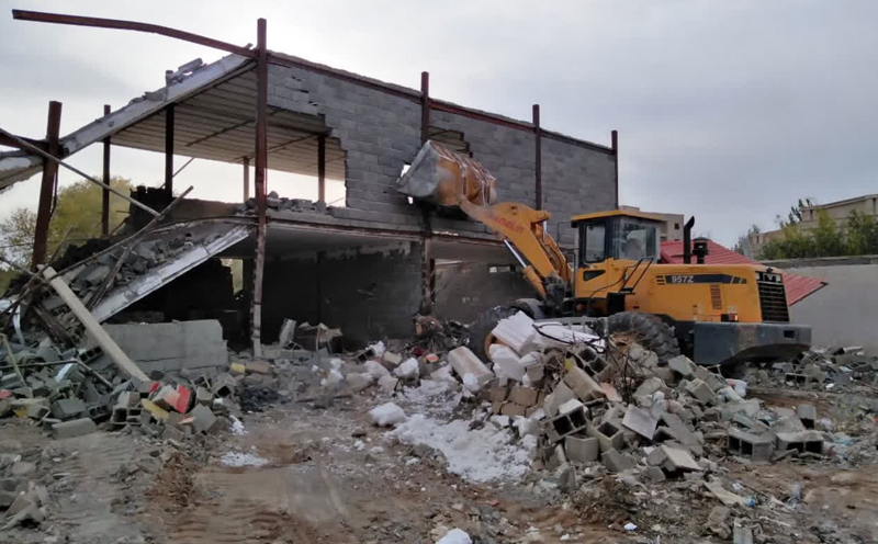 مقابله با تغییر کاربری ۳۲۰ هکتار از اراضی زراعی و باغ ها در چهارباغ/ ۱۰۰ ویلای غیرمجاز تخریب شد