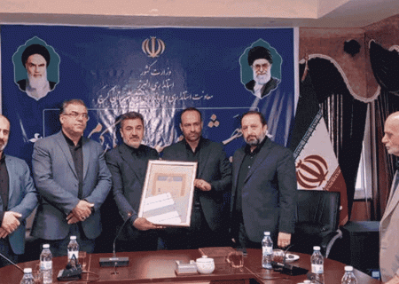 اعتبارنامه علی شیرین زاد به وی اعطا شد