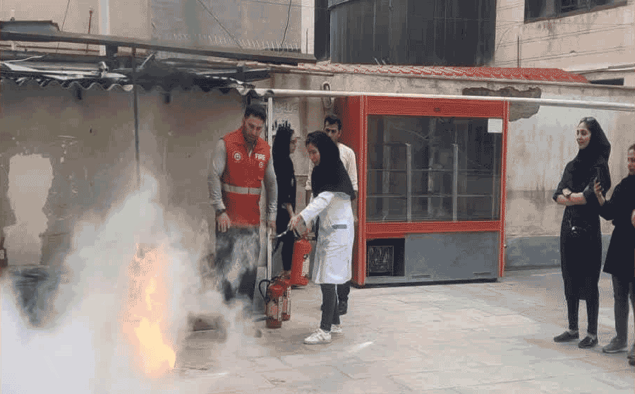 دوره آموزش آتش نشان داوطلب ویژه پرسنل مراکز توانبخشی مادر برگزار شد