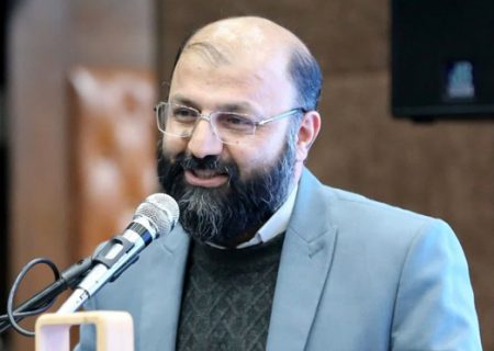 ضرورت پرهیز از ورود به مافیای شعر/ حمایت از هنرمندان به جمع های ویژه محدود شده است