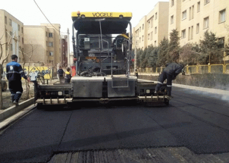 ما و مردم از روند توزیع آسفالت در شهر رضایت نداریم