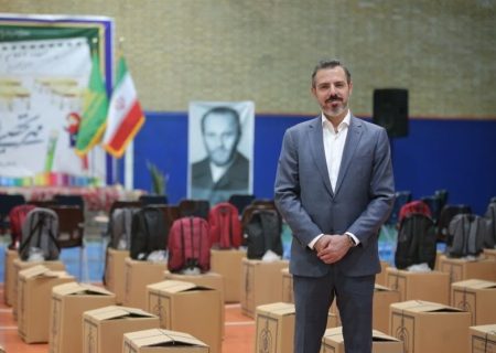 توزیع ۱۰۰۰ بسته لوازم‌التحریر به نیت واقف خیراندیش مرحوم حاجی ترخانی