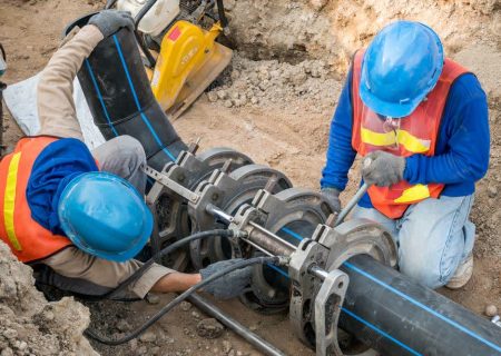 اصلاح و توسعه بیش از ۷۳ کیلومتر خط انتقال و شبکه توزیع آب