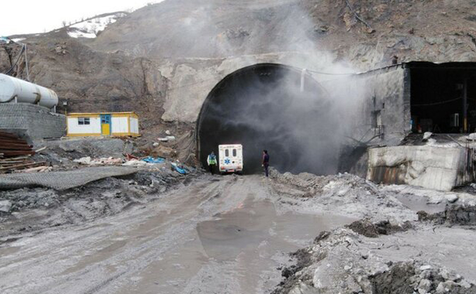 ریزش تونل در پروژه آزاد راه تهران-شمال جان دو کارگر را گرفت