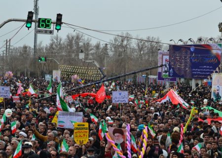 مردم با حضور در راهپیمایی ۲۲ بهمن، بر نقشه های دشمن خط بطلان بکشند