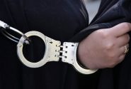 دستبند پلیس بر دستان یک قاچاقچی خانم در البرز/ بیش از ۳۷ کیلوگرم تریاک کشف شد