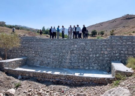 آبخیزداری از هدررفت آب و فرسایش خاک جلوگیری می کند