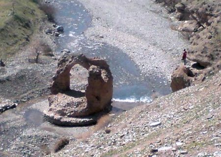 تعمیر و مرمت پل بانو صحرای ساوجبلاغ در حال انجام است