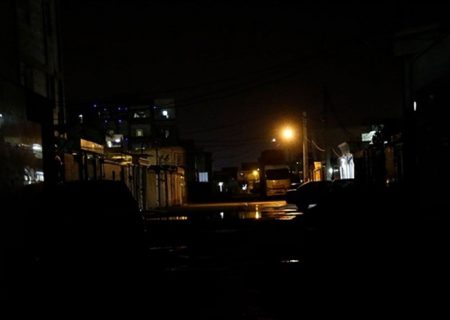 گلایه مردم از خاموشی معابر کمالشهر/ امکانات پلیس راهور، پاسخگوی گره های ترافیکی نیست