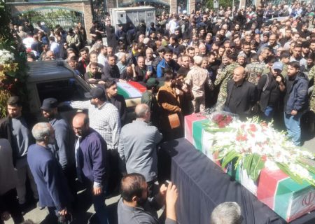 پیکر شهید بهروز واحدی بر دستان البرزی ها تشییع شد