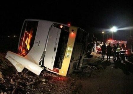 مصدومیت ۱۴ نفر بر اثر واژگونی اتوبوس در آزادراه کرج – قزوین