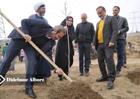 مراسم روز درختکاری در دهکده تفریحی باغستان برگزار شد