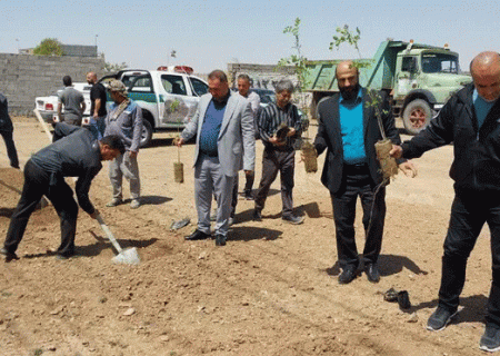 نهالکاری مشارکتی با همکاری شهروند طبیعت دوست در اشتهارد