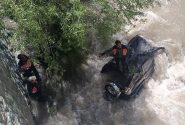 سقوط خودروی پرادو در رودخانه کرج/ سرنشینان نجات یافتند