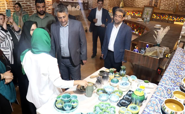 نمایشگاه تخصصی سفال و سرامیک در کاروانسرای شاه عباسی برپا شد