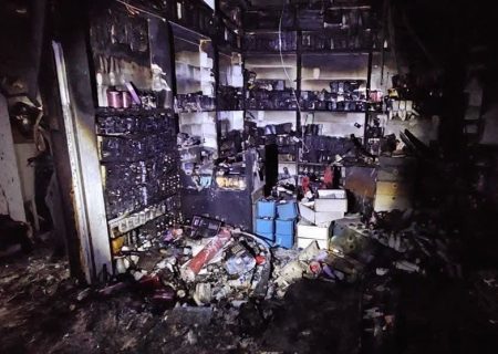 یک واحد تجاری فردیس دچار حریق شد