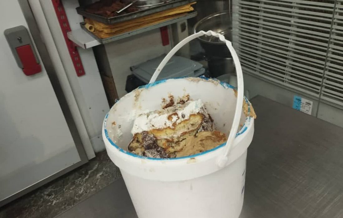 معدوم سازی ۲۰۰ کیلو شیرینی فاسد در البرز