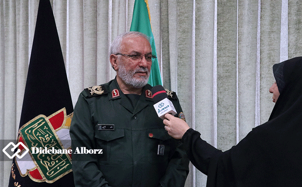 نمایشگاه عکس و کتاب «دفاع مقدس و مقاومت» در البرز برگزار شد