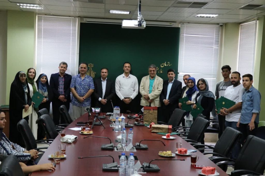 مسابقه عکاسی جشنواره لاله های کرج برگزیدگان خود را شناخت