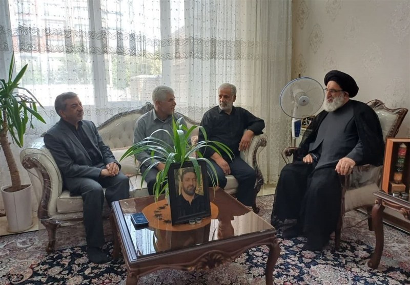 امام جمعه کرج به دیدار خانواده‌های شهدای عزت و اقتدار رفت