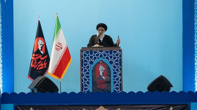 دشمن بقای خود را در تفرقه مسلمانان می‌بیند