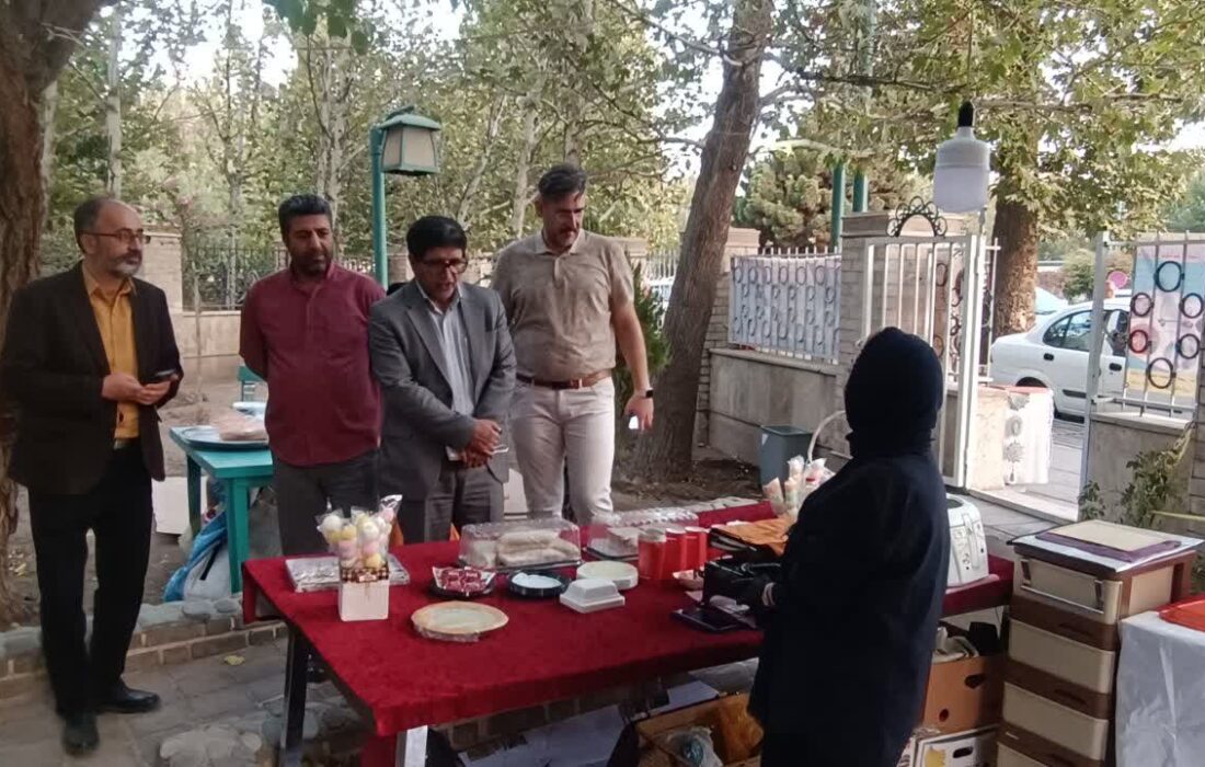 بازدید مدیرکل فرهنگ و ارشاد اسلامی البرز از بازارچه صنایع‌دستی و هنری خانه هنرمندان