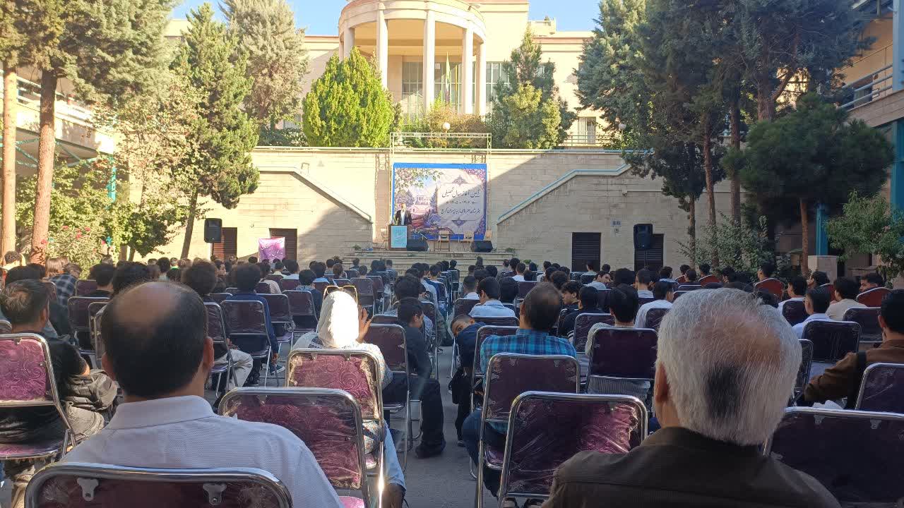 آغاز سال تحصیلی ۱۴۰۵-۱۴۰۶ هنرستان هنرهای زیبای پسران کرج با حضور معاون امور هنری وزارت ارشاد